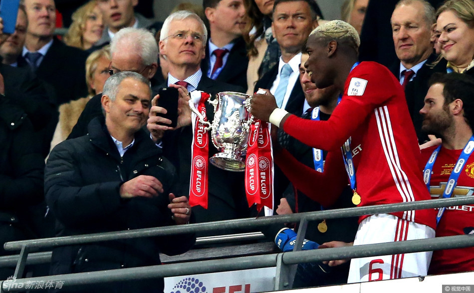 曼联带队取胜！，库里重要时刻刷新纪录赢得满堂喝彩