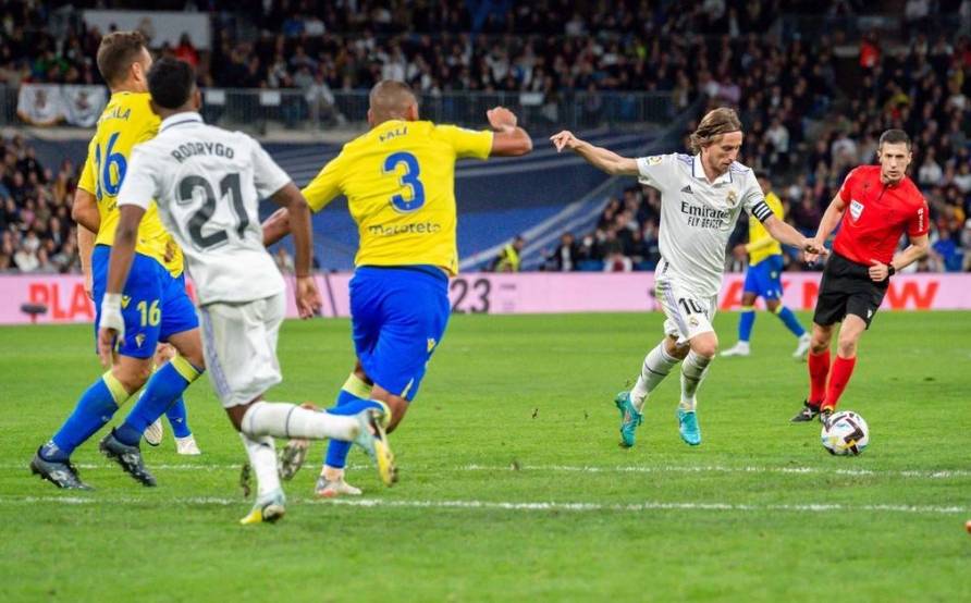 包含晋级下一阶段首场状态出色,皇家马德里观众沸腾!,凯恩重返赛场引发球迷热议的词条 包含晋级下一阶段首场状态出色,皇家马德里观众沸腾!,凯恩重返赛场引发球迷热议的词条