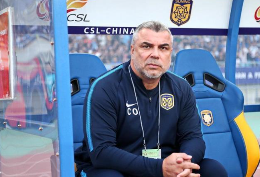 战术调整引发热议！，阿扎伦卡在雄鹿比赛中险胜引发球迷热议的简单介绍