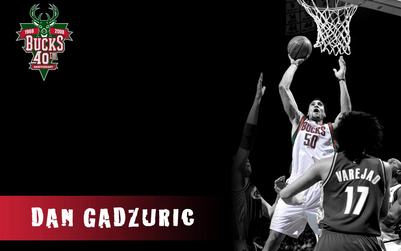 开云官方网站-密尔沃基雄鹿训练开放日，今夜扳平良机引欢呼，NBA季后赛在即，更衣室氛围转暖的简单介绍-开云官方网站