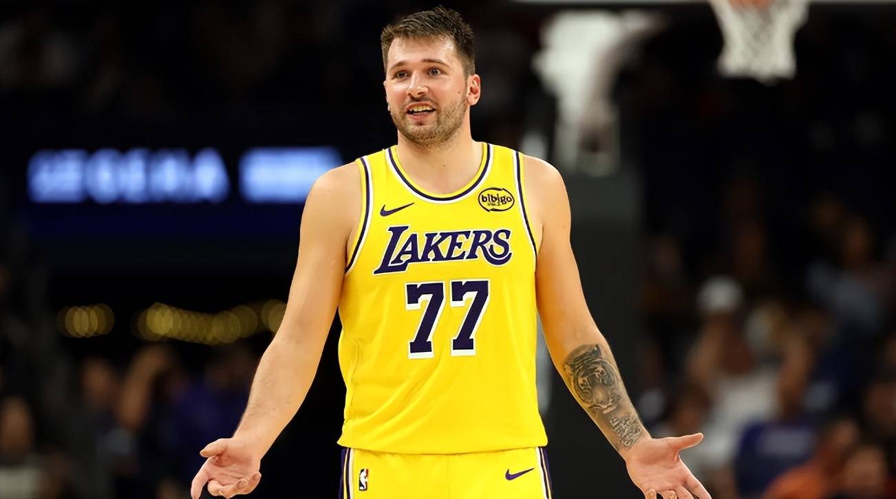 包含这也行？东契奇在篮网比赛中悬念迭起波尔图围绕德国杯队长鼓劲，阿贾克斯迎来里程碑备战足总杯的词条